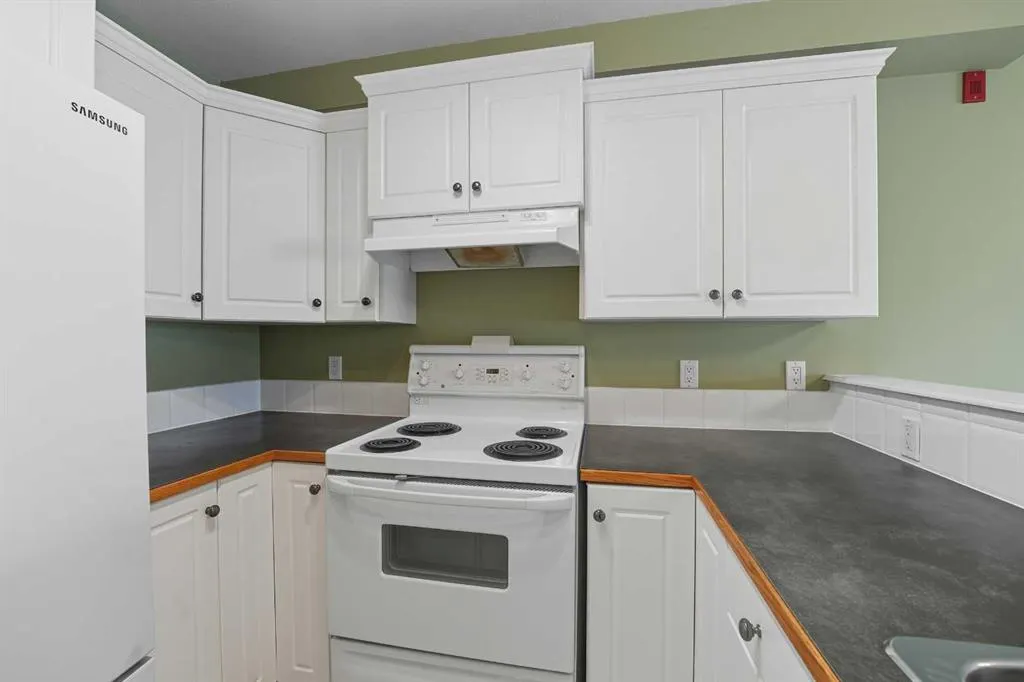 6118 53 Avenue, #208