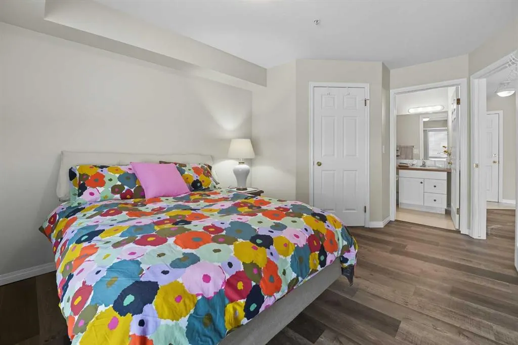 6118 53 Avenue, #208