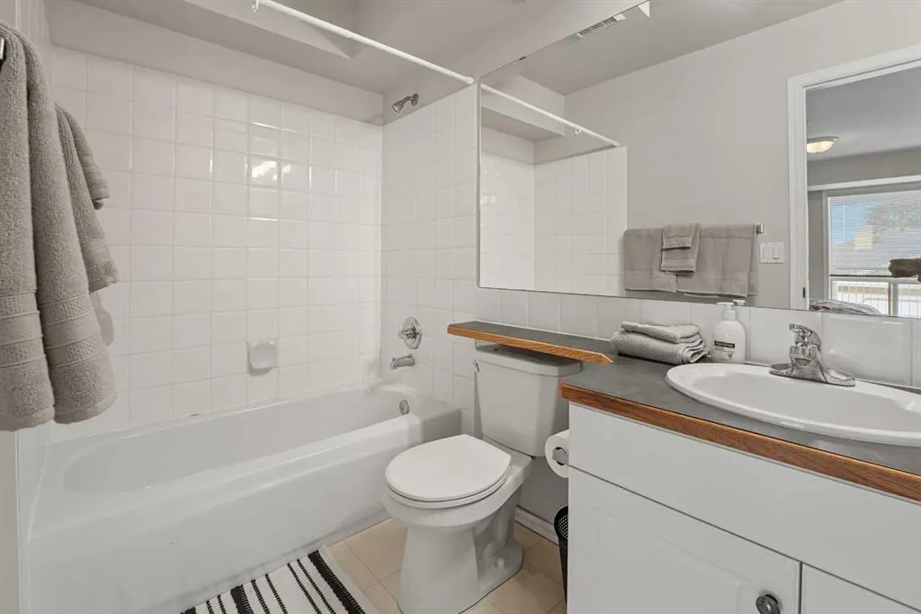 6118 53 Avenue, #208