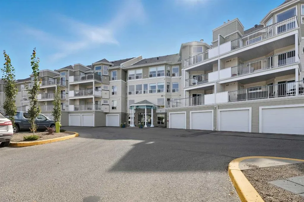 6118 53 Avenue, #208