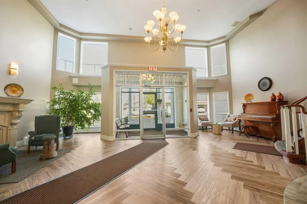 6118 53 Avenue, #208