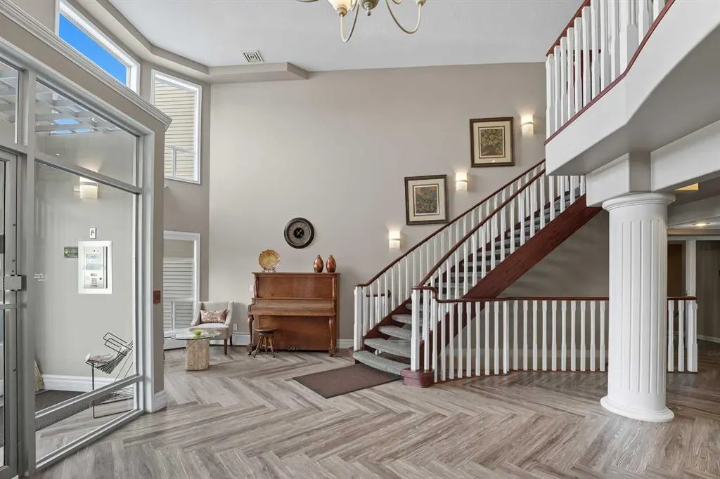 6118 53 Avenue, #208