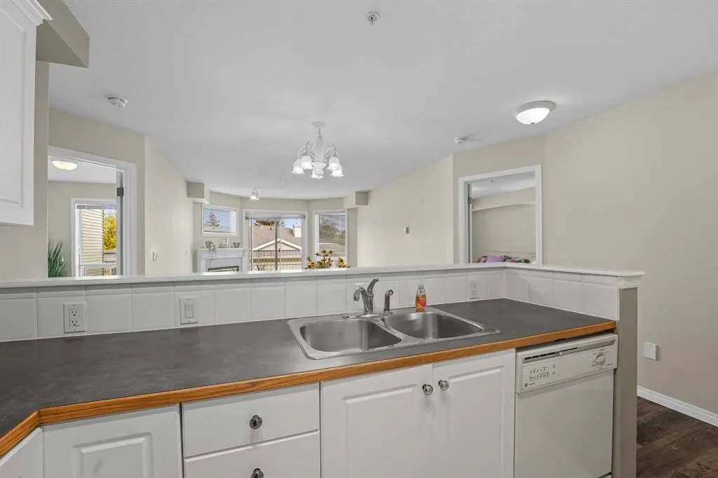 6118 53 Avenue, #208