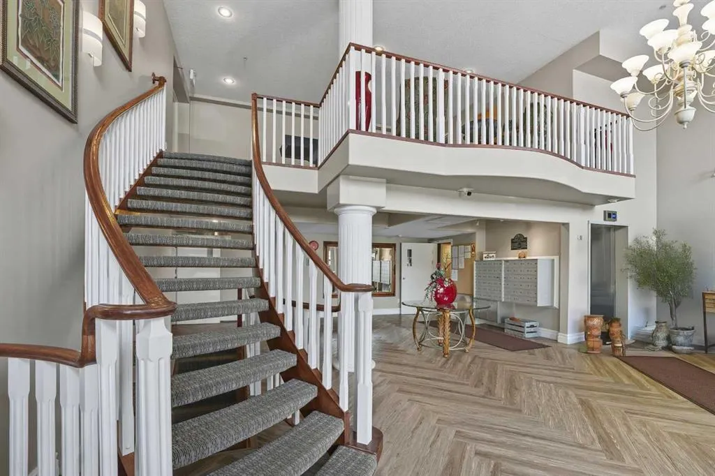 6118 53 Avenue, #208