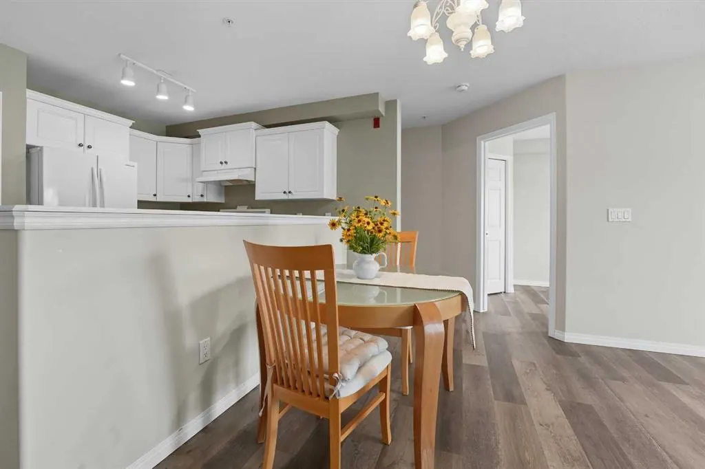 6118 53 Avenue, #208