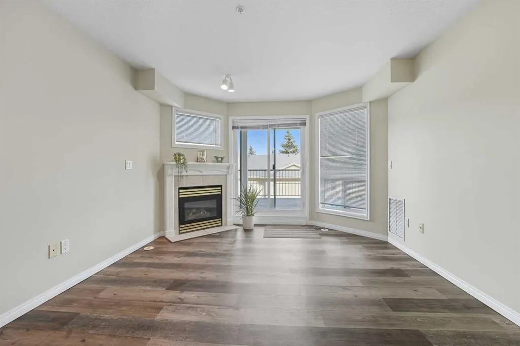 6118 53 Avenue, #208