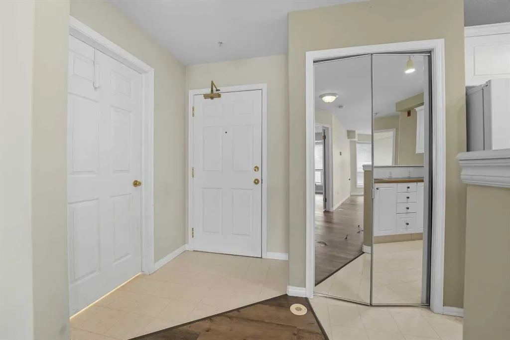 6118 53 Avenue, #208