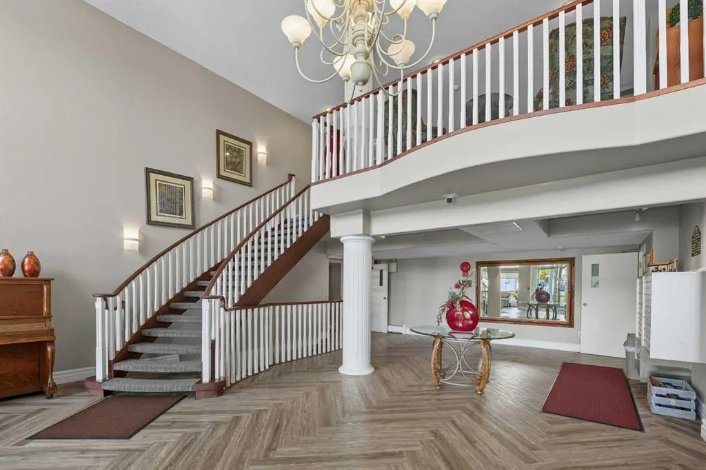 6118 53 Avenue, #208