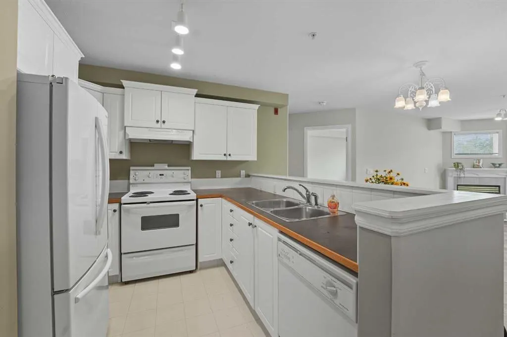 6118 53 Avenue, #208
