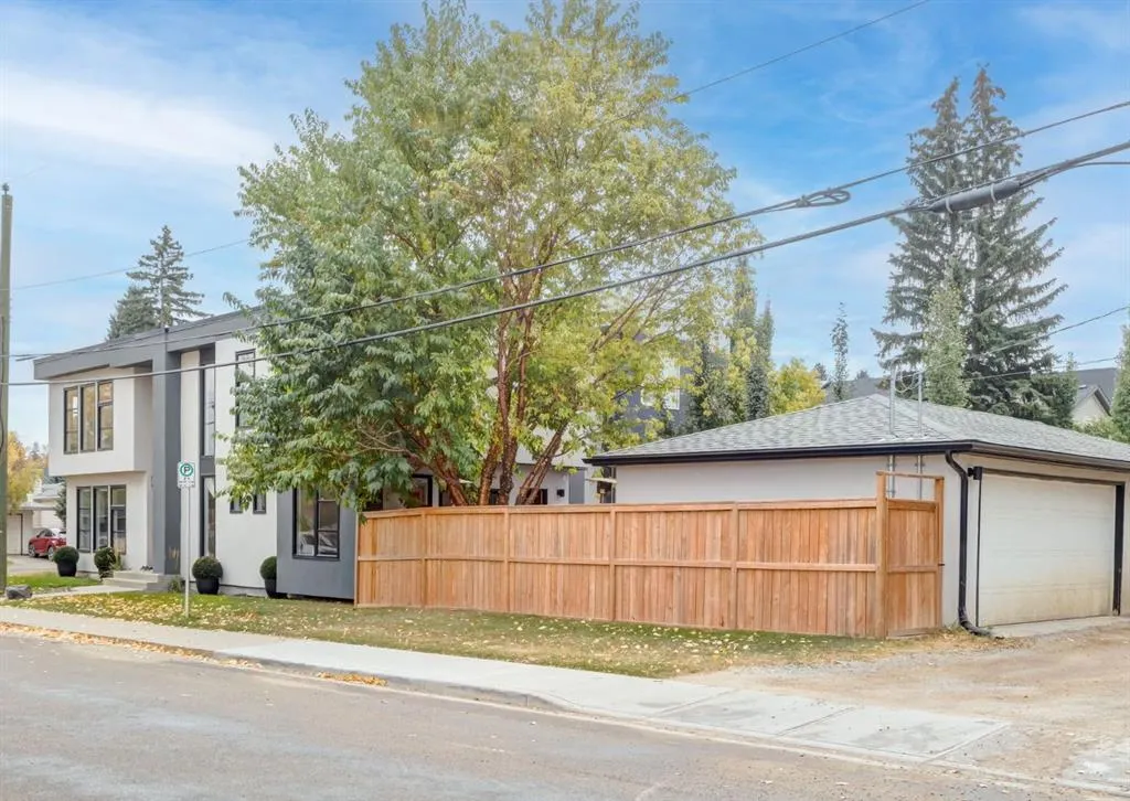 2411 24 Avenue SW