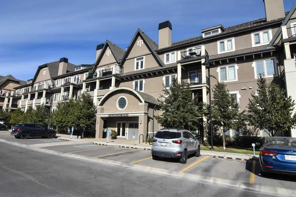 20 Mahogany Mews SE, #310