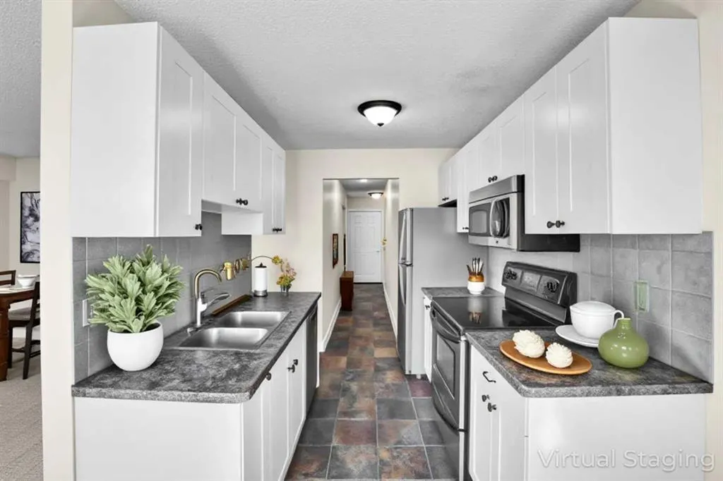 409 1 Avenue NE, #402