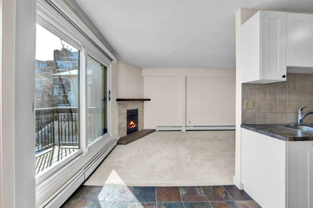 409 1 Avenue NE, #402