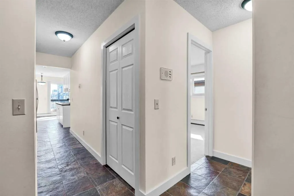 409 1 Avenue NE, #402