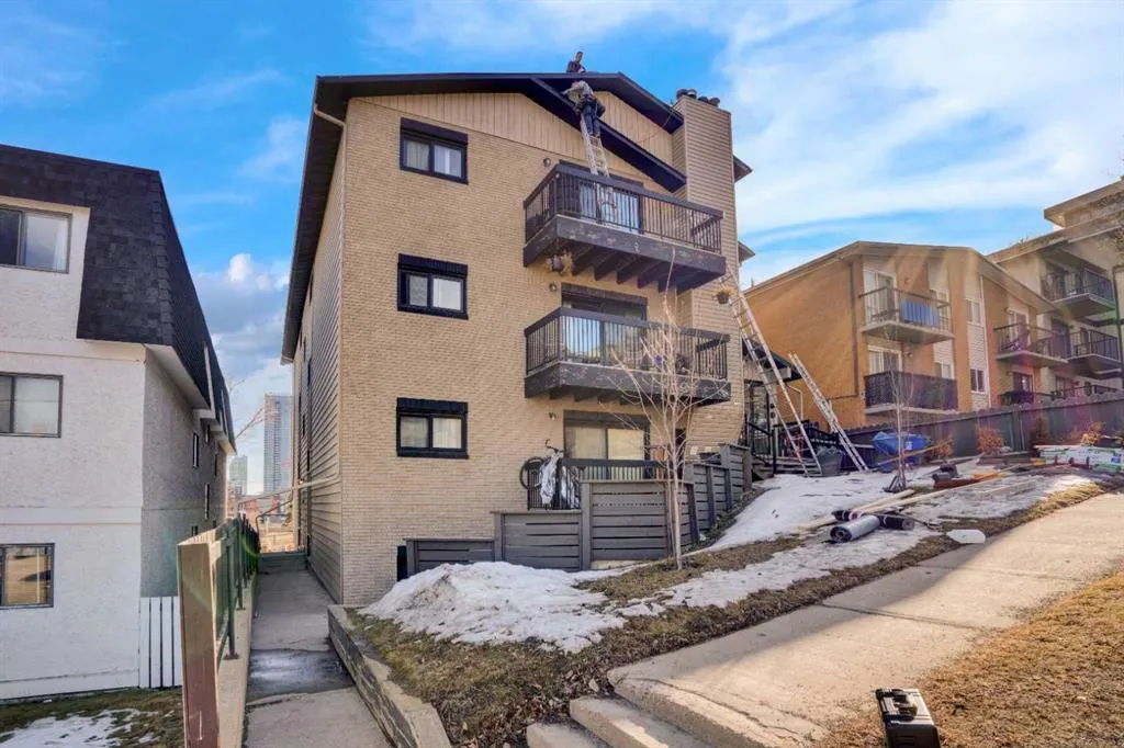 409 1 Avenue NE, #402
