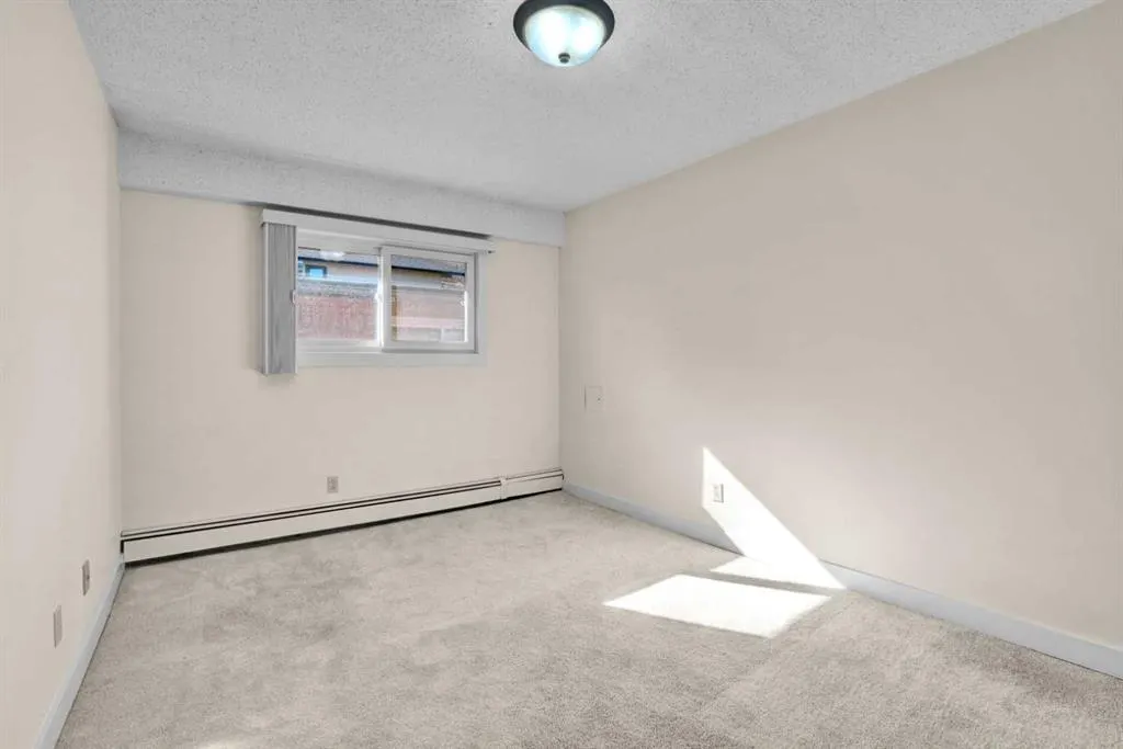 409 1 Avenue NE, #402
