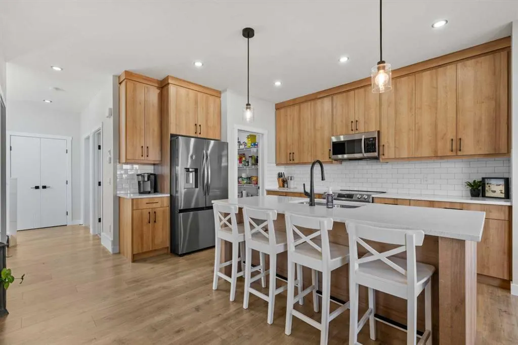 702 Edgefield Crescent