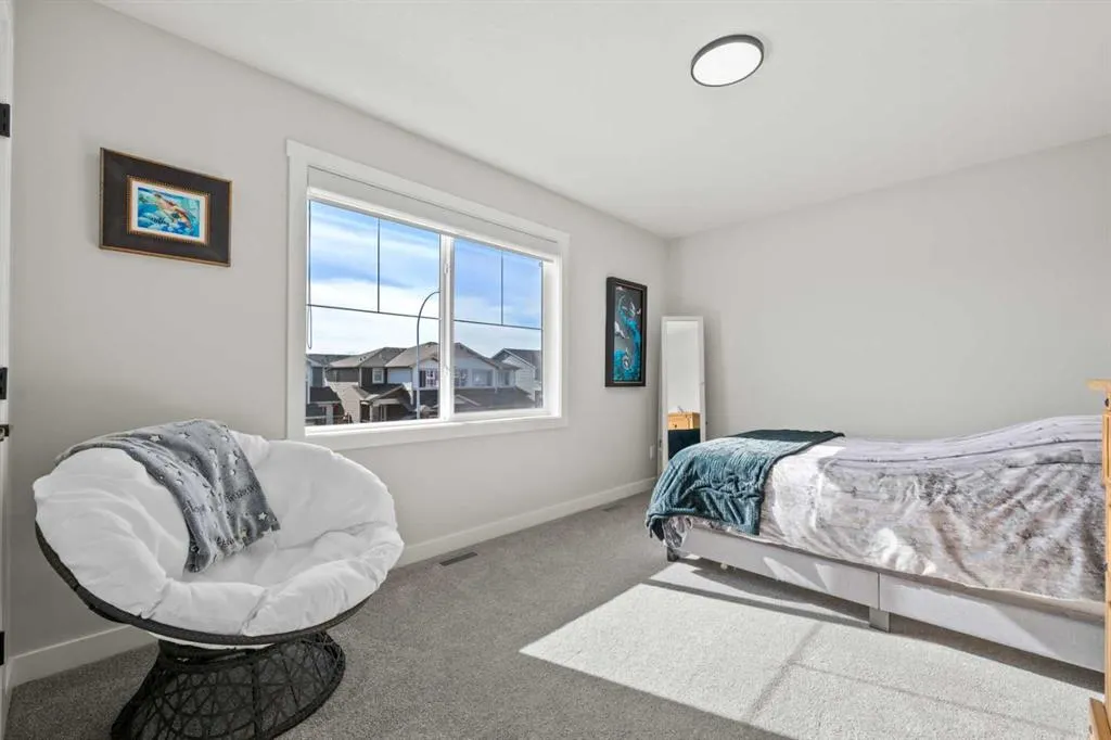 702 Edgefield Crescent