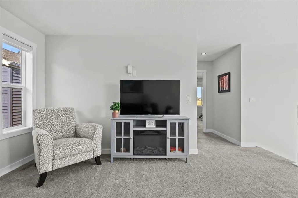 702 Edgefield Crescent