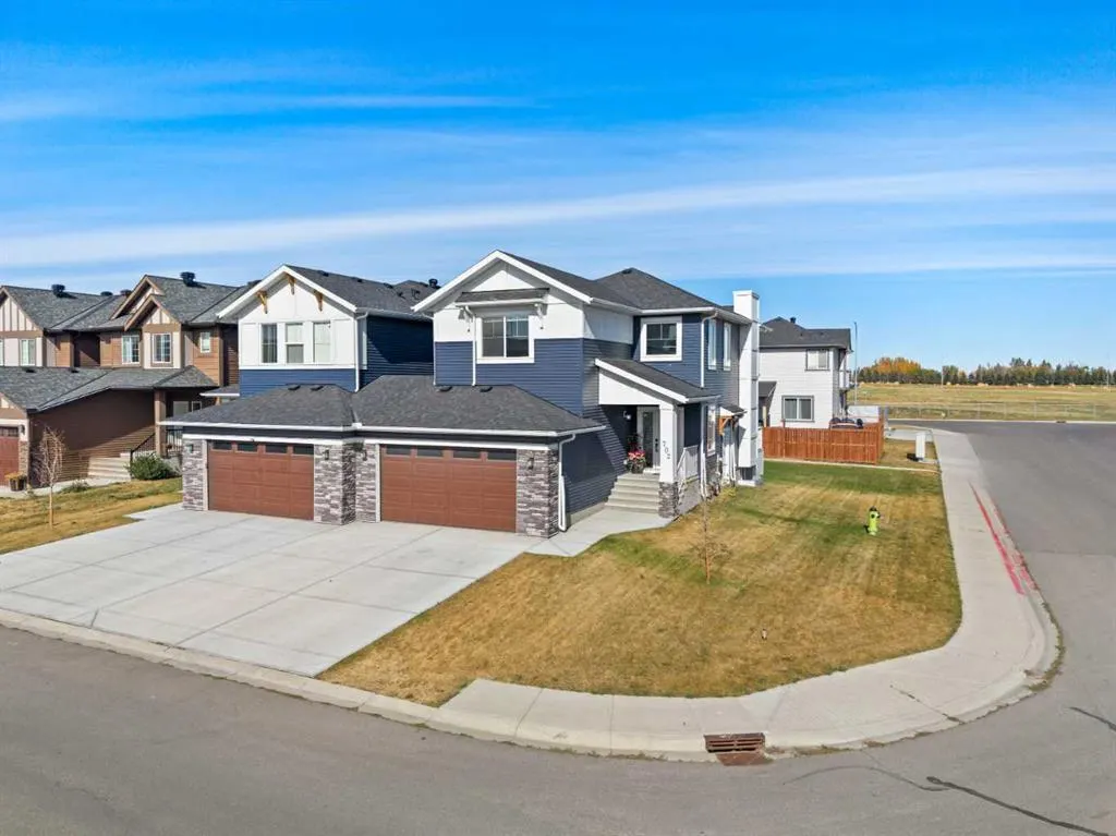 702 Edgefield Crescent