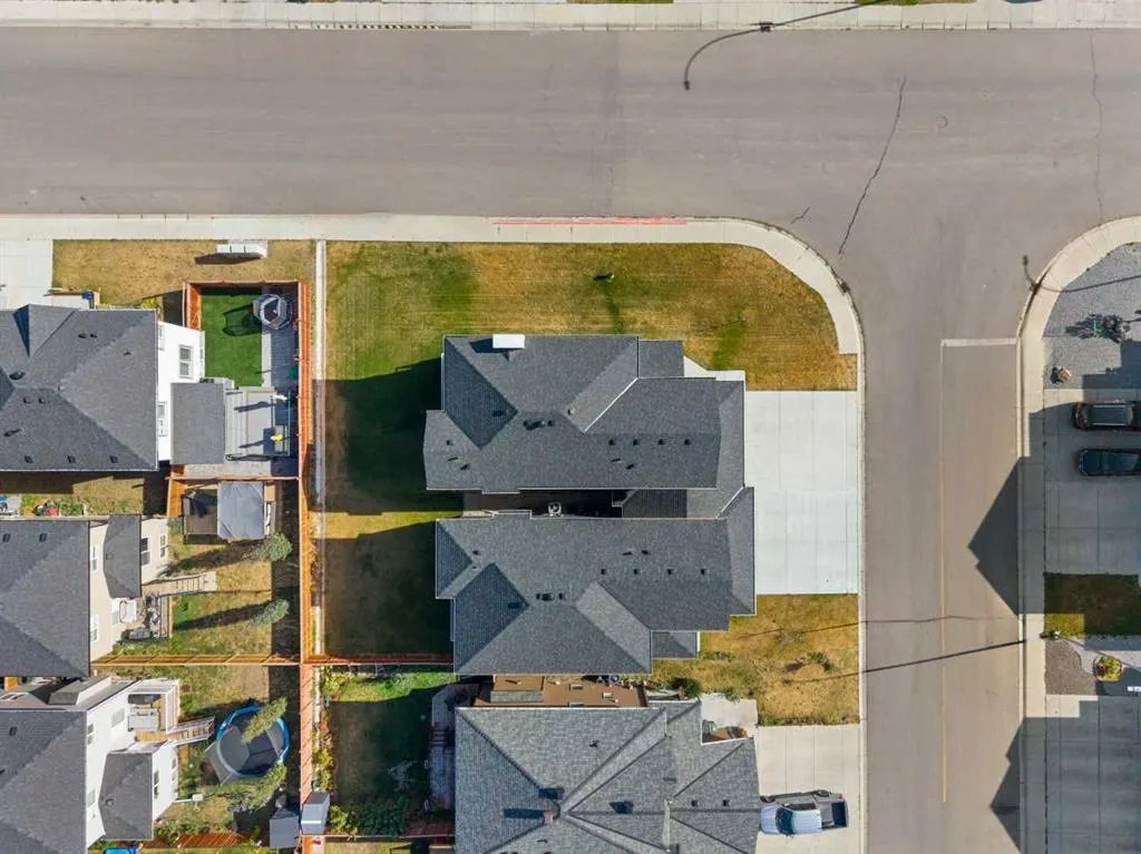 702 Edgefield Crescent