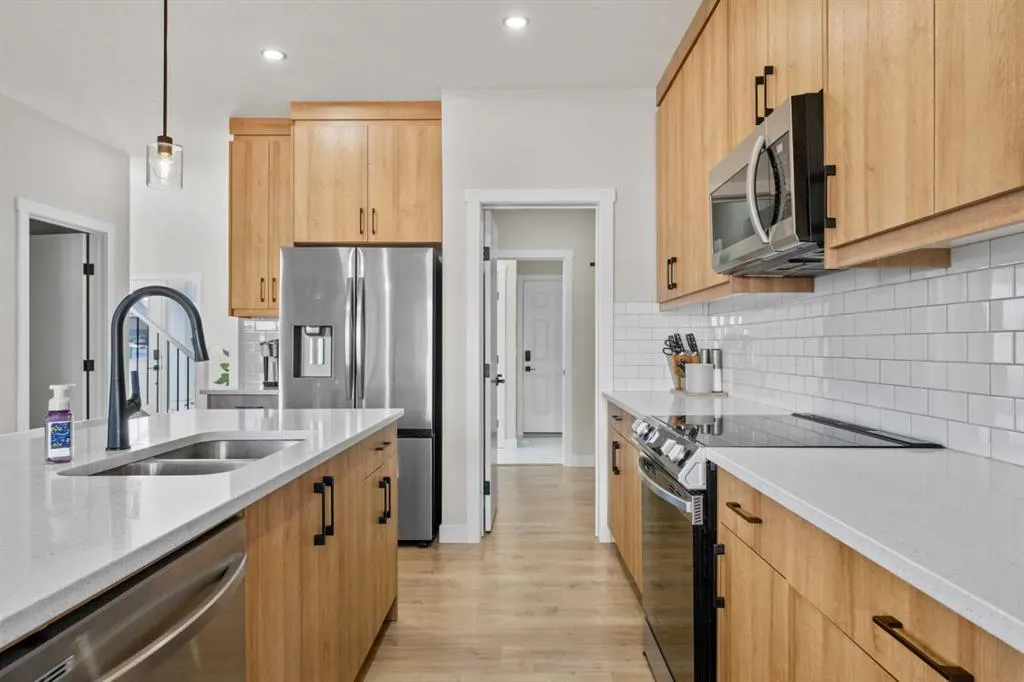 702 Edgefield Crescent