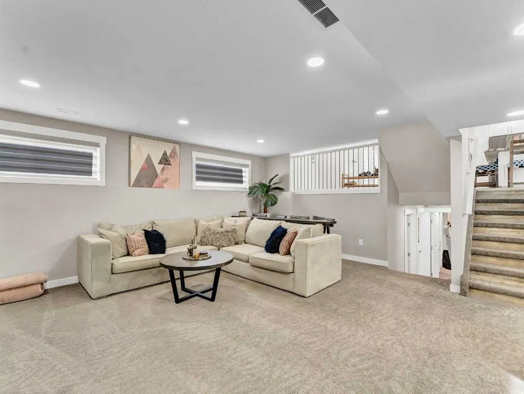55 Rossland Road SE