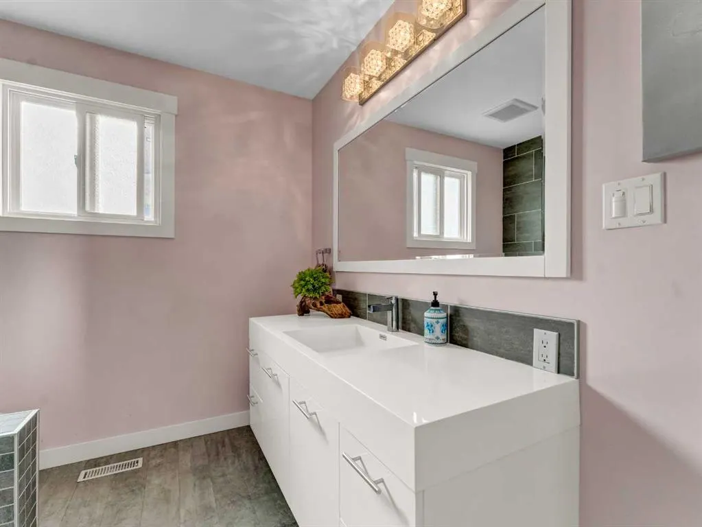 55 Rossland Road SE