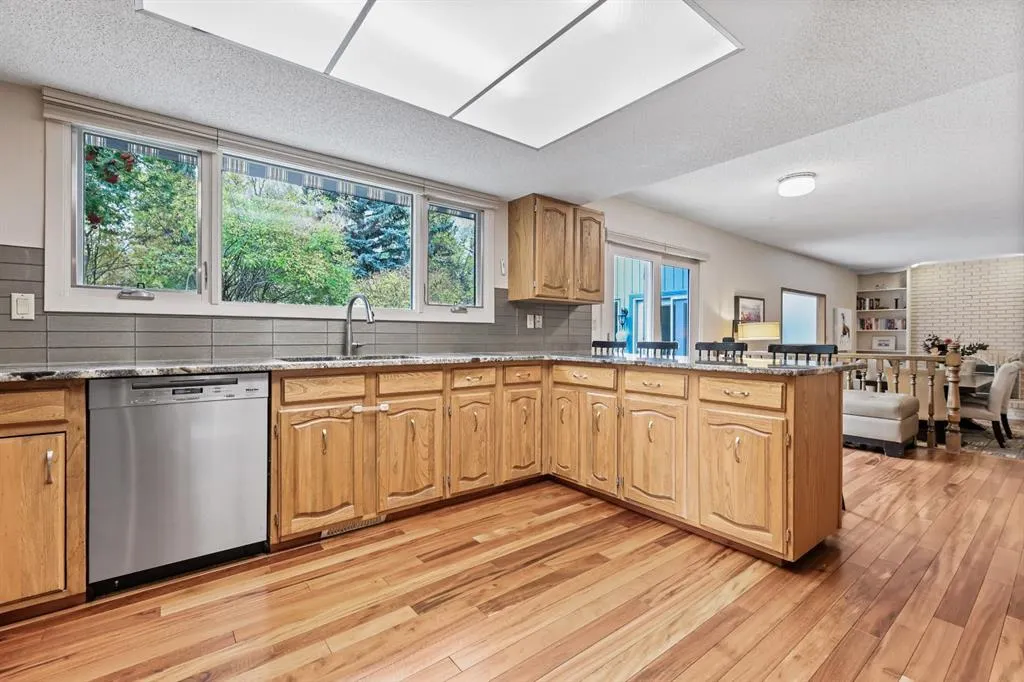 132 Oakmount Road SW