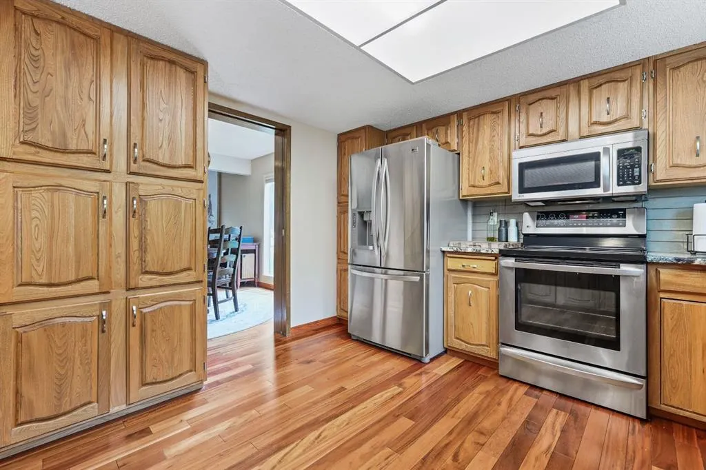 132 Oakmount Road SW