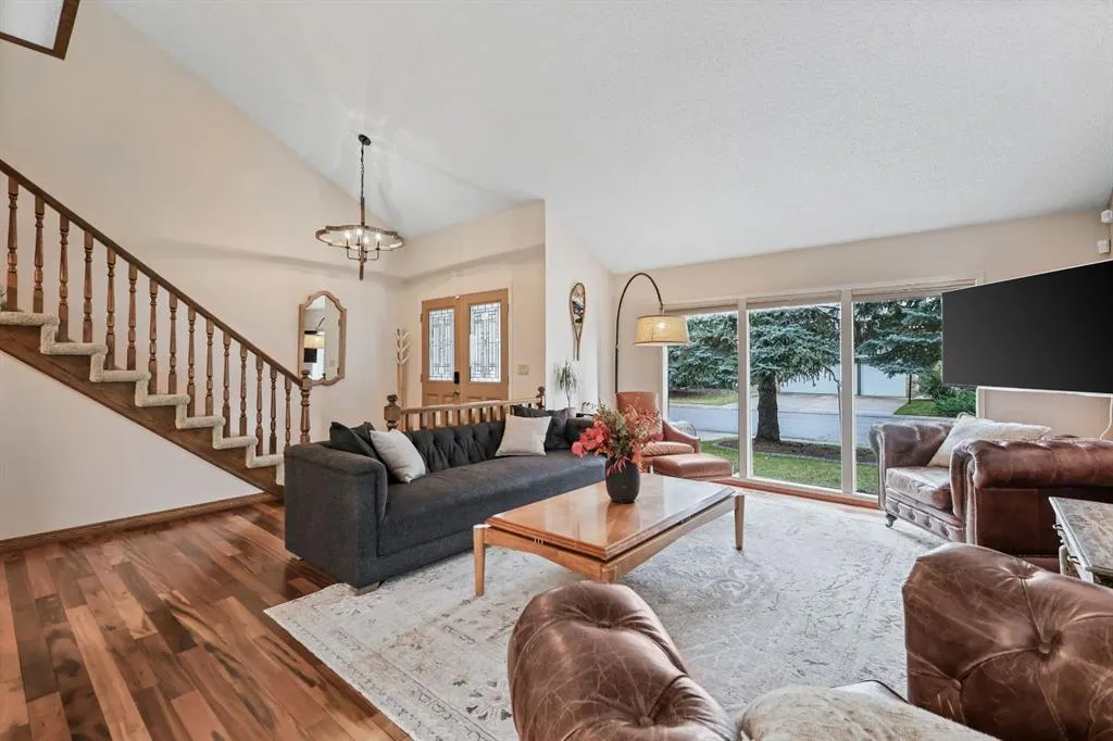 132 Oakmount Road SW