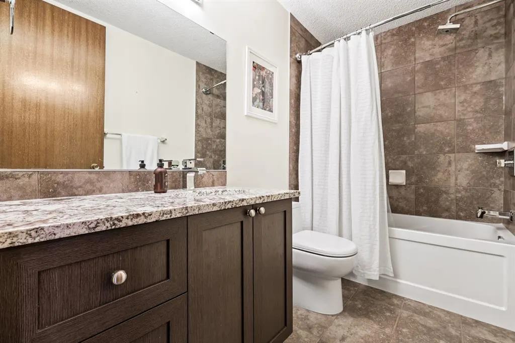 132 Oakmount Road SW