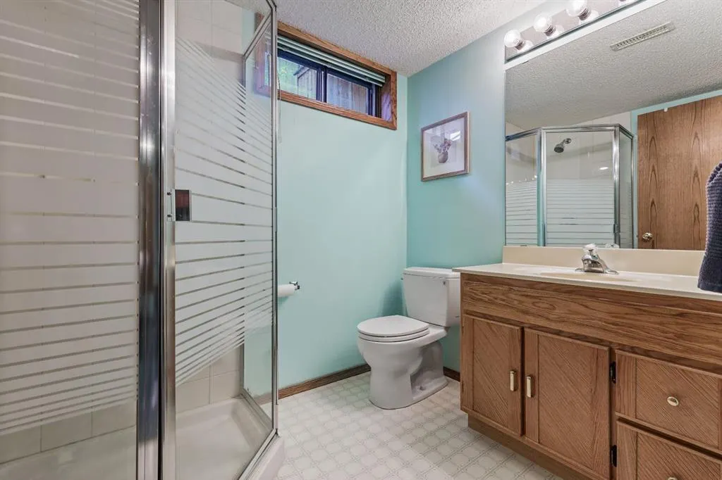 132 Oakmount Road SW