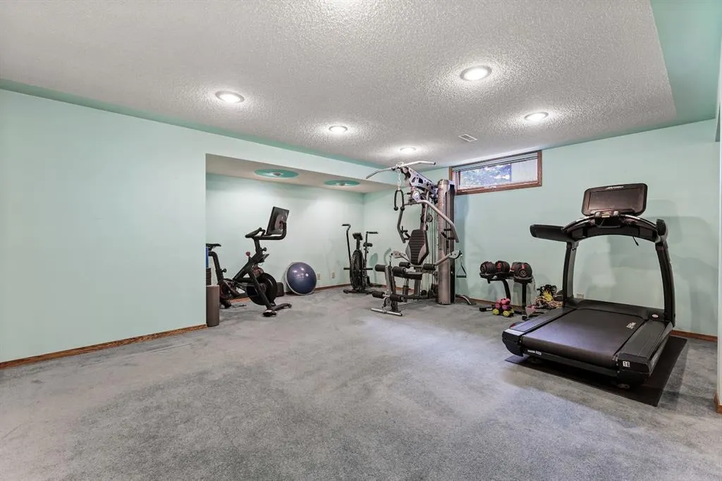 132 Oakmount Road SW