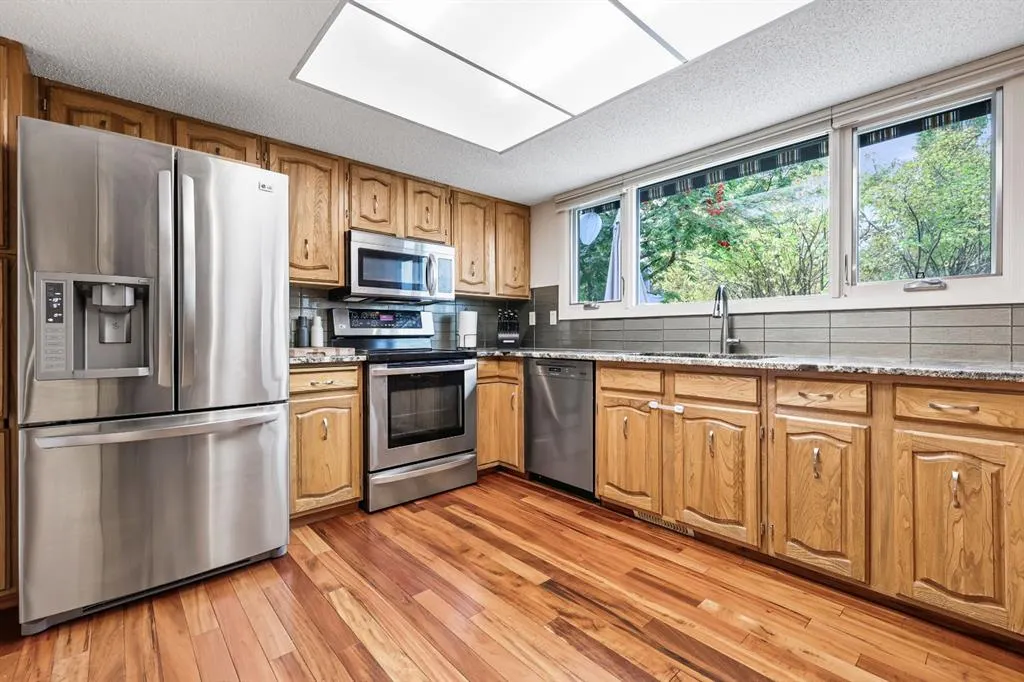 132 Oakmount Road SW