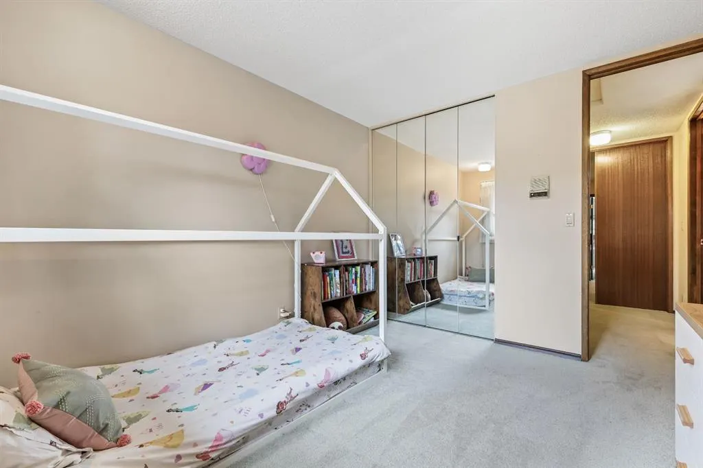 132 Oakmount Road SW