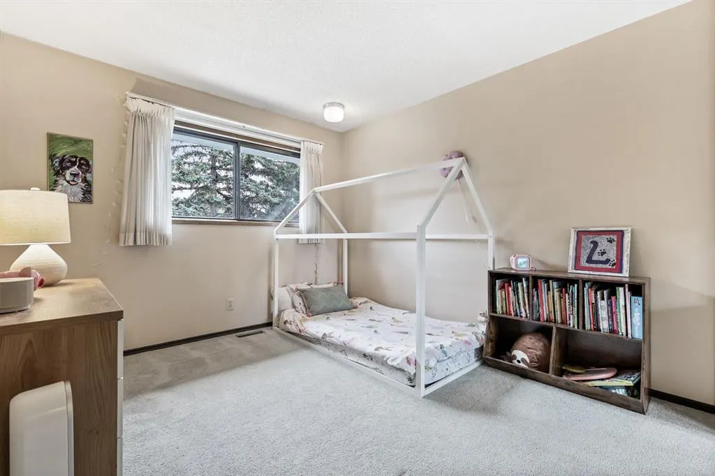 132 Oakmount Road SW