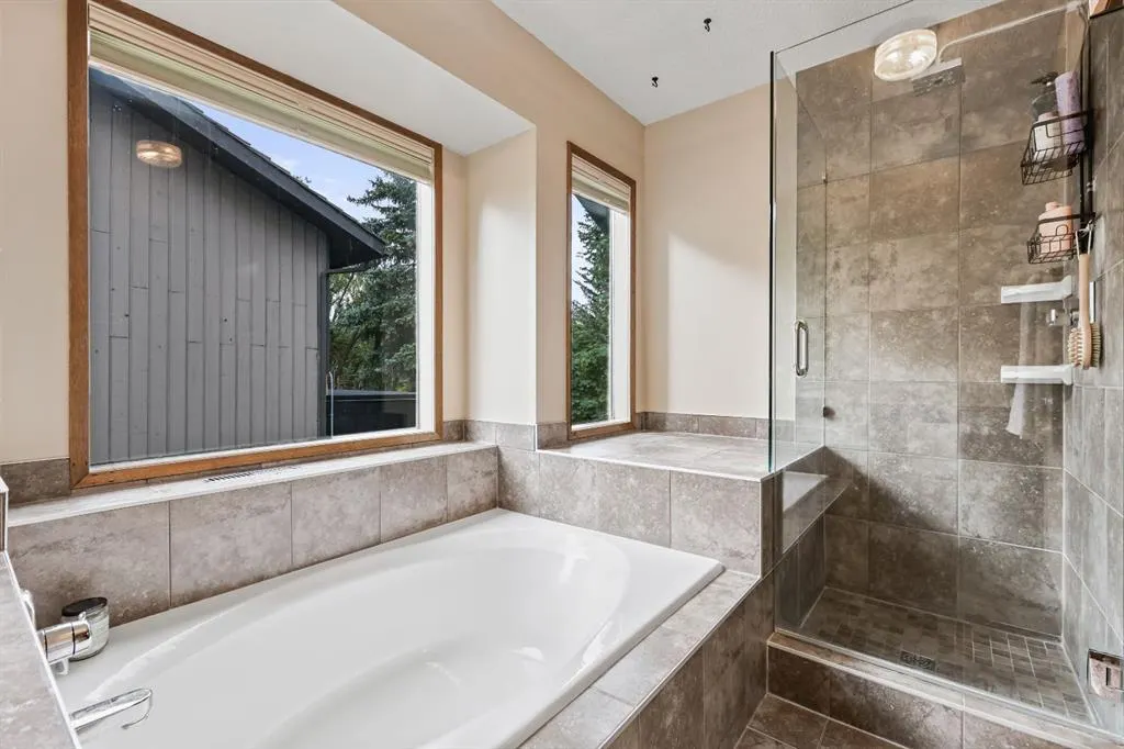 132 Oakmount Road SW
