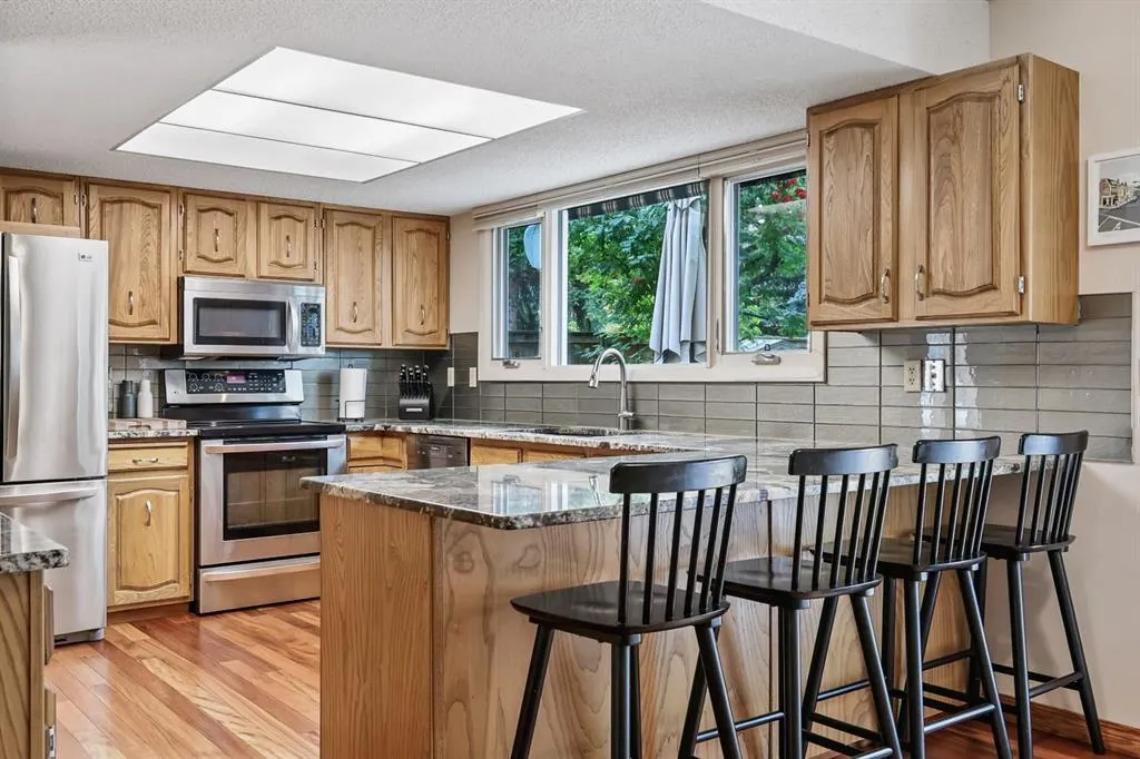 132 Oakmount Road SW