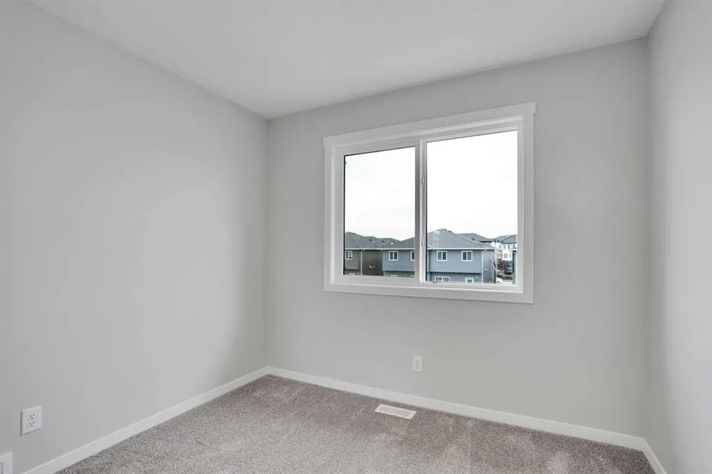 58 Corner Glen Common NE