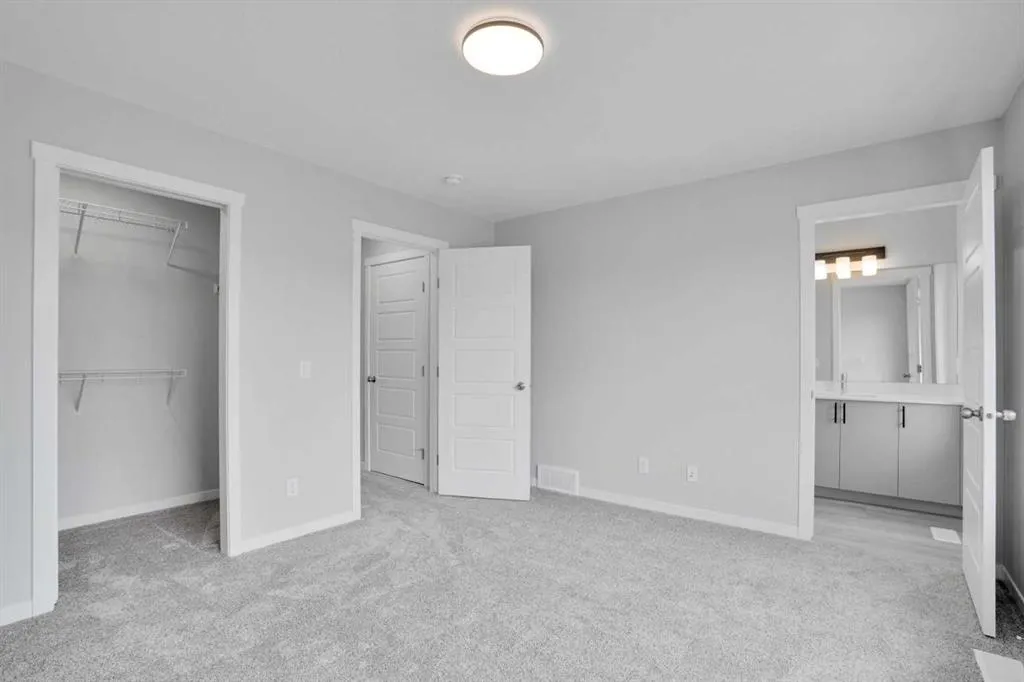 58 Corner Glen Common NE