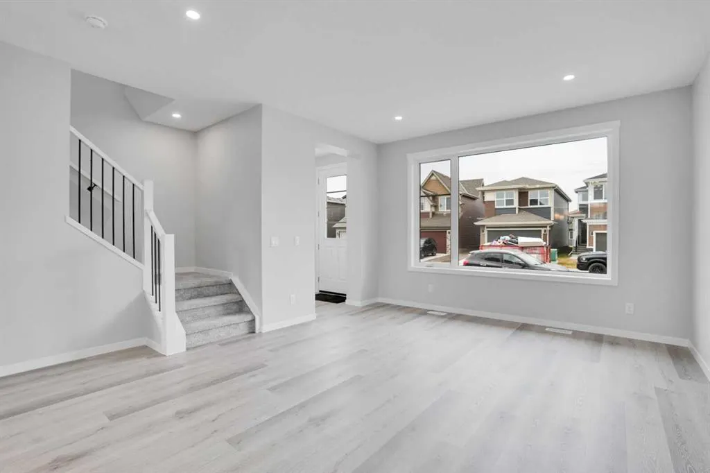 58 Corner Glen Common NE
