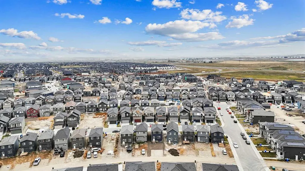 58 Corner Glen Common NE