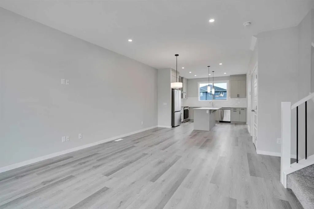 58 Corner Glen Common NE