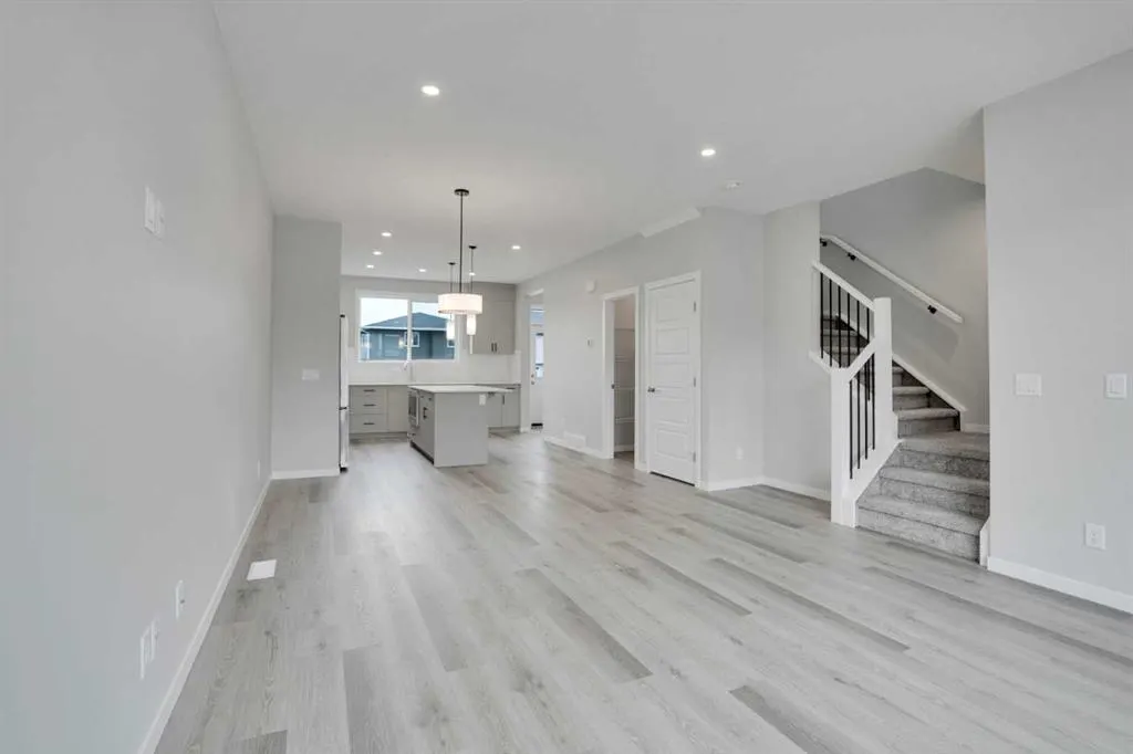 58 Corner Glen Common NE