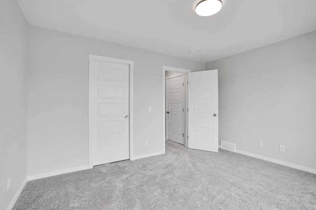 58 Corner Glen Common NE