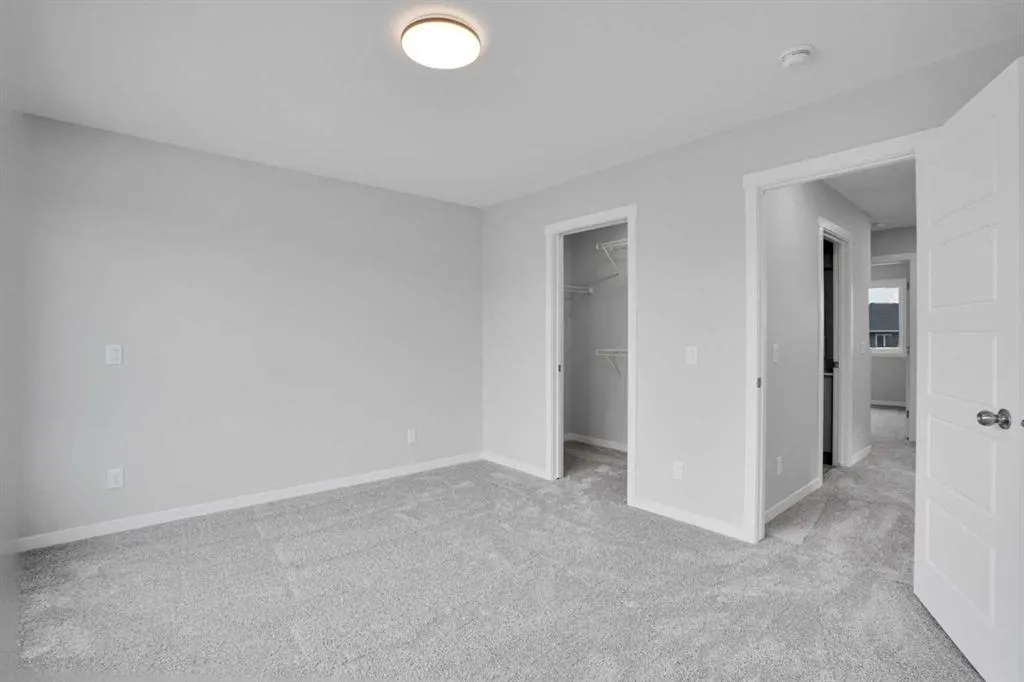 58 Corner Glen Common NE