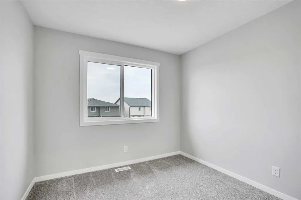 58 Corner Glen Common NE