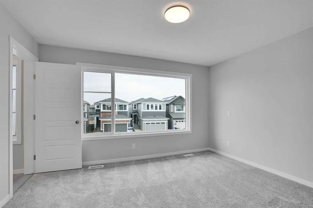 58 Corner Glen Common NE