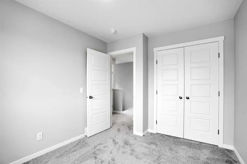 58 Corner Glen Common NE